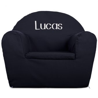 Blauer Kindersessel mit Beschriftung "Lucas"